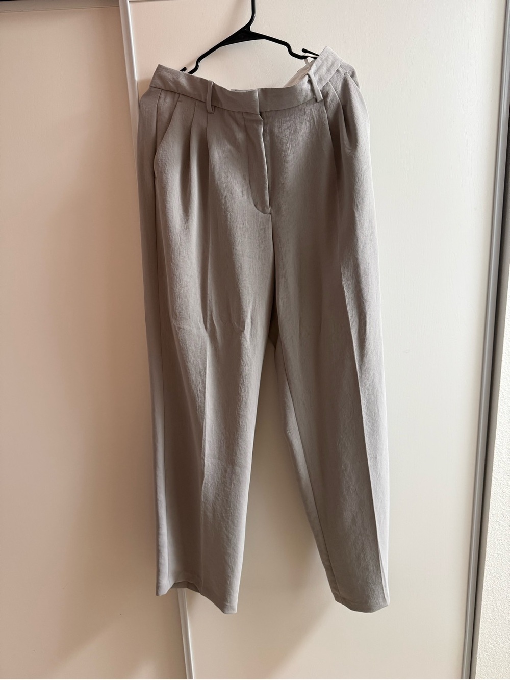 Aritzia Effortless Pant Light Cream Size 12 T